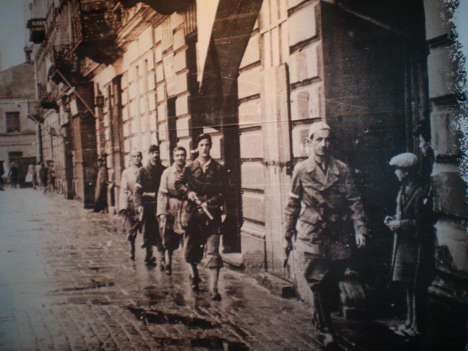 1944